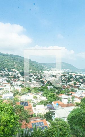 Casa de condomínio à venda com 520m², 4 quartos e 3 vagas Casa de condomínio à venda com 520m², 4 quartos e 3 vagasSuite Master