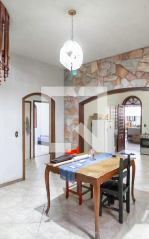 Casa à venda com 324m², 3 quartos e 4 vagas Casa à venda com 324m², 3 quartos e 4 vagasSala