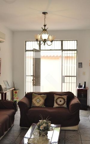 Casa à venda com 340m², 6 quartos e sem vagaSala