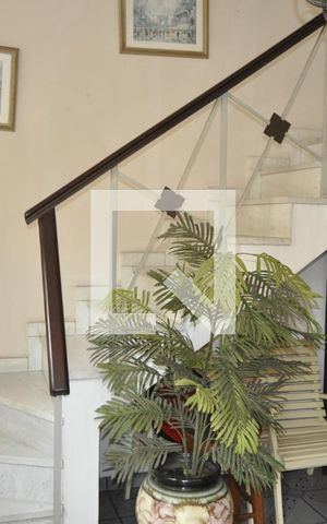 Casa à venda com 340m², 6 quartos e sem vagaEscada