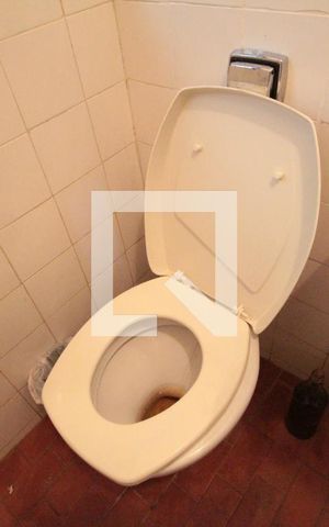 Casa à venda com 315m², 5 quartos e 3 vagasBanheiro de Serviço