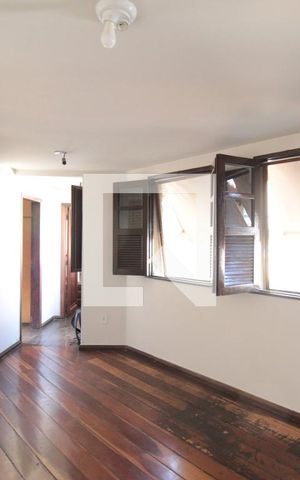 Casa à venda com 315m², 5 quartos e 3 vagasSala de TV
