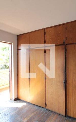 Casa à venda com 315m², 5 quartos e 3 vagasSuite 2