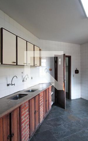 Casa à venda com 315m², 5 quartos e 3 vagasCozinha