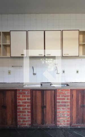 Casa à venda com 315m², 5 quartos e 3 vagasCozinha