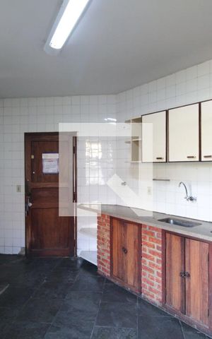 Casa à venda com 315m², 5 quartos e 3 vagasCozinha