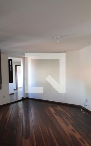 Casa à venda com 315m², 5 quartos e 3 vagasSala de TV