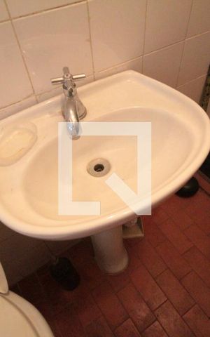 Casa à venda com 315m², 5 quartos e 3 vagasBanheiro de Serviço