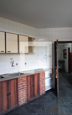 Casa à venda com 315m², 5 quartos e 3 vagasCozinha