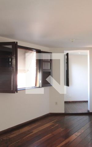 Casa à venda com 315m², 5 quartos e 3 vagasSala de TV