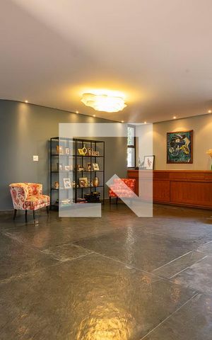 Casa à venda com 468m², 5 quartos e 4 vagasSala