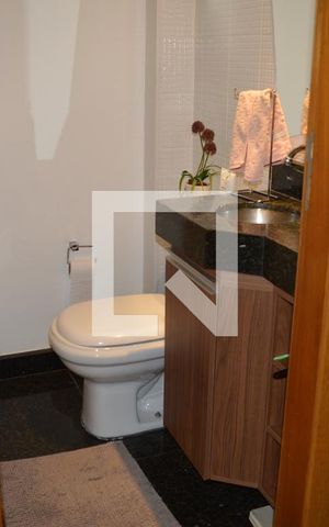 Casa de condomínio à venda com 160m², 3 quartos e 4 vagasLavabo