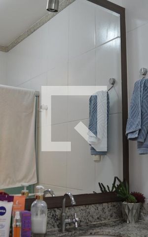 Casa de condomínio à venda com 160m², 3 quartos e 4 vagasBanheiro da suíte