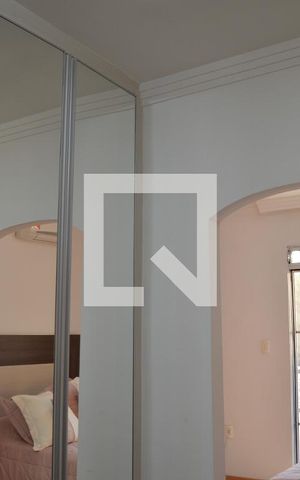 Casa de condomínio à venda com 160m², 3 quartos e 4 vagasCloset Suíte