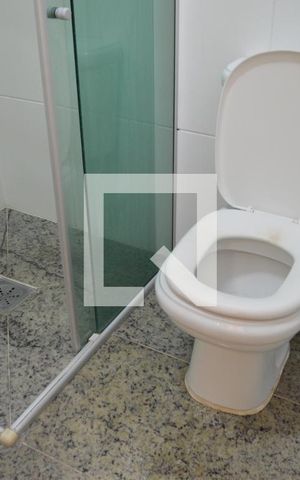 Casa de condomínio à venda com 160m², 3 quartos e 4 vagasBanheiro da suíte