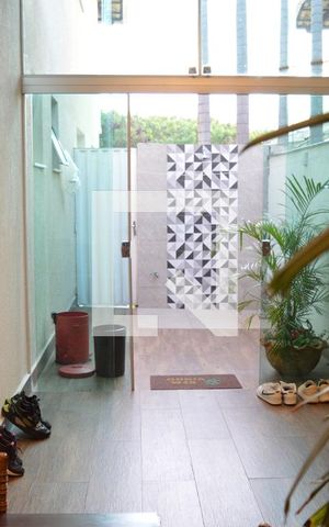 Casa de condomínio à venda com 160m², 3 quartos e 4 vagasÁrea gourmet