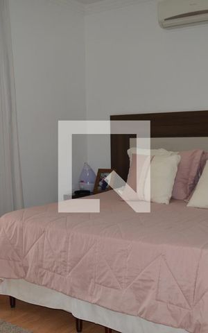 Casa de condomínio à venda com 160m², 3 quartos e 4 vagasSuíte