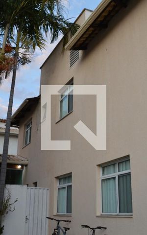 Casa de condomínio à venda com 160m², 3 quartos e 4 vagasEntrada lateral