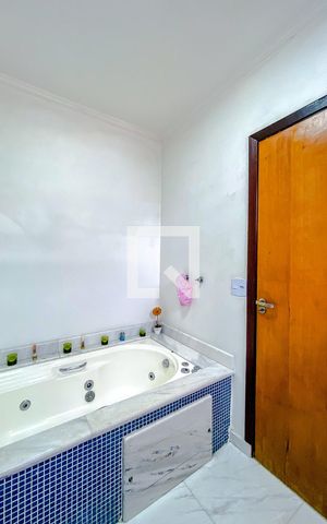 Casa à venda com 70m², 2 quartos e 2 vagasBanheiro da Suíte