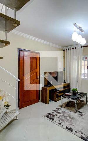 Casa à venda com 70m², 2 quartos e 2 vagasSala