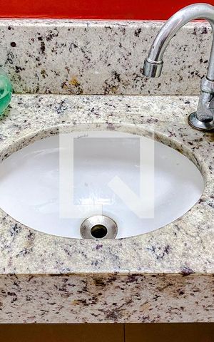 Casa à venda com 70m², 2 quartos e 2 vagasLavabo