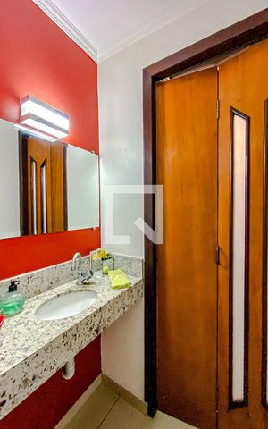 Casa à venda com 70m², 2 quartos e 2 vagasLavabo