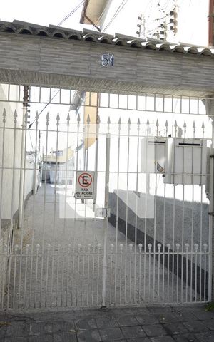 Casa à venda com 430m², 8 quartos e 5 vagasFachada