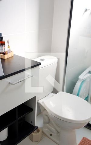 Apartamento à venda com 52m², 2 quartos e 1 vaga Apartamento à venda com 52m², 2 quartos e 1 vagaBanheiro da Suíte 2
