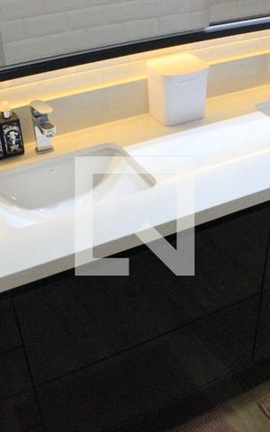 Casa à venda com 255m², 3 quartos e sem vagaBanheiro da Suíte