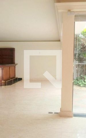 Casa à venda com 753m², 4 quartos e 6 vagas