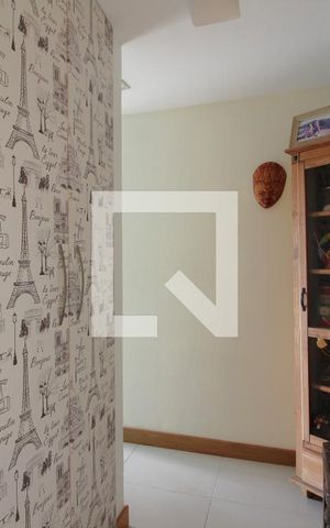 Apartamento à venda com 178m², 4 quartos e 2 vagasCorredor de Acesso aos Quartos