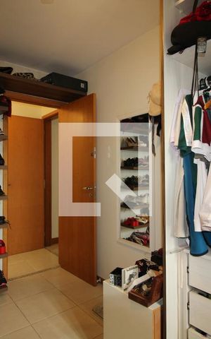 Apartamento à venda com 178m², 4 quartos e 2 vagasQuarto 3 - Closet da Suíte Principal