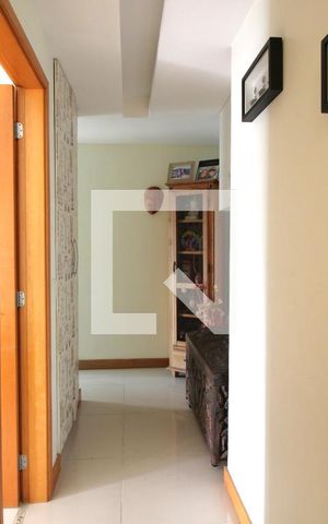 Apartamento à venda com 178m², 4 quartos e 2 vagasCorredor de Acesso aos Quartos