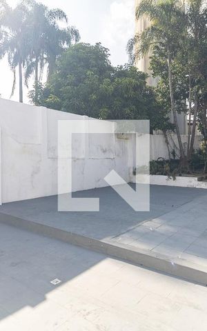 Casa à venda com 464m², 3 quartos e 4 vagas Casa à venda com 464m², 3 quartos e 4 vagasQuintal