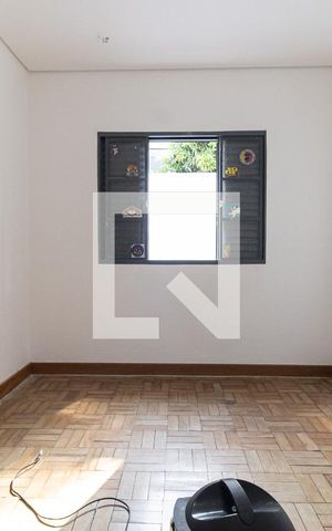 Casa à venda com 464m², 3 quartos e 4 vagas Casa à venda com 464m², 3 quartos e 4 vagasQuarto 2