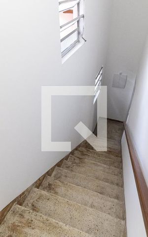 Casa à venda com 464m², 3 quartos e 4 vagas Casa à venda com 464m², 3 quartos e 4 vagasEscada