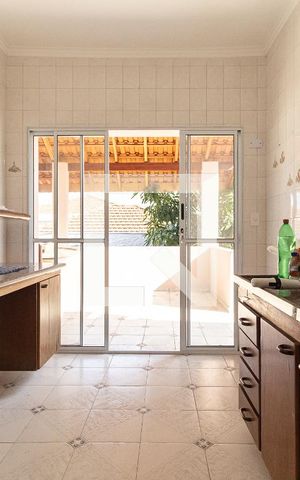 Casa à venda com 464m², 3 quartos e 4 vagas Casa à venda com 464m², 3 quartos e 4 vagasCozinha