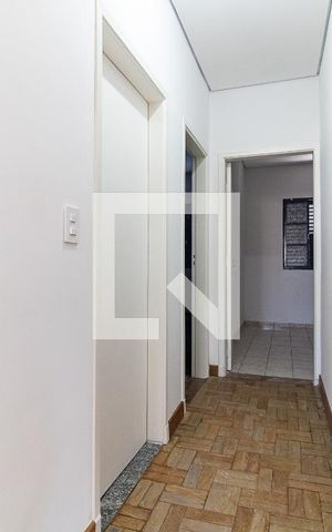 Casa à venda com 464m², 3 quartos e 4 vagas Casa à venda com 464m², 3 quartos e 4 vagasCorredor
