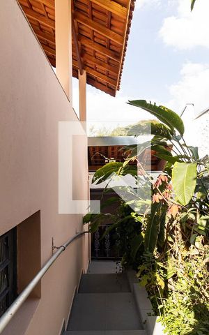 Casa à venda com 464m², 3 quartos e 4 vagas Casa à venda com 464m², 3 quartos e 4 vagasCorredor Lateral