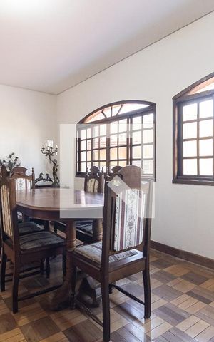 Casa à venda com 464m², 3 quartos e 4 vagas Casa à venda com 464m², 3 quartos e 4 vagasSala