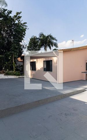 Casa à venda com 464m², 3 quartos e 4 vagas Casa à venda com 464m², 3 quartos e 4 vagasQuintal