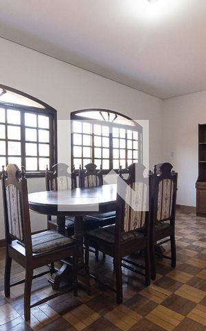 Casa à venda com 464m², 3 quartos e 4 vagas Casa à venda com 464m², 3 quartos e 4 vagasSala