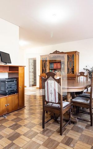 Casa à venda com 464m², 3 quartos e 4 vagas Casa à venda com 464m², 3 quartos e 4 vagasSala