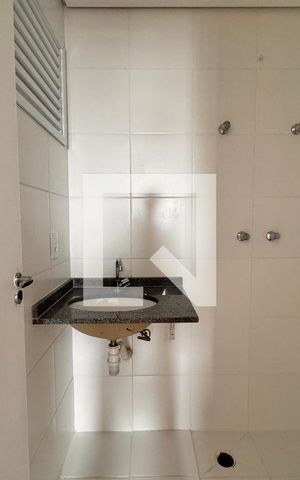 Apartamento para alugar com 53m², 2 quartos e 1 vaga Apartamento para alugar com 53m², 2 quartos e 1 vagaBanheiro da Suíte