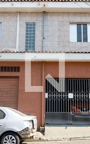 Casa à venda com 320m², 4 quartos e 2 vagas Casa à venda com 320m², 4 quartos e 2 vagasFachada