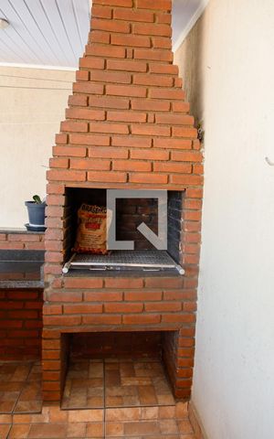 Casa à venda com 320m², 4 quartos e 2 vagas Casa à venda com 320m², 4 quartos e 2 vagasÁrea comum