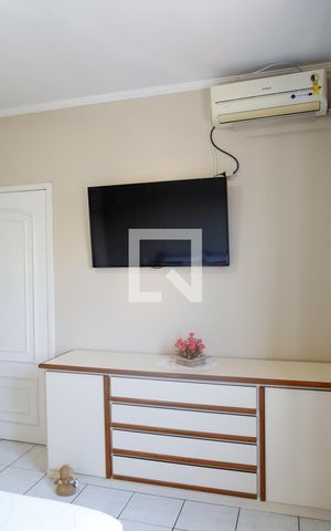 Casa à venda com 320m², 4 quartos e 2 vagas Casa à venda com 320m², 4 quartos e 2 vagasQuarto 3 - Suíte