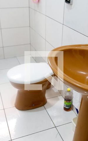Casa à venda com 320m², 4 quartos e 2 vagas Casa à venda com 320m², 4 quartos e 2 vagasBanheiro 2