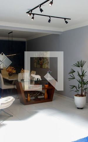Casa à venda com 320m², 4 quartos e 2 vagas Casa à venda com 320m², 4 quartos e 2 vagassala