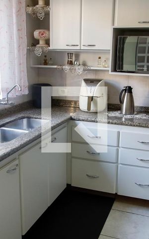 Casa à venda com 320m², 4 quartos e 2 vagas Casa à venda com 320m², 4 quartos e 2 vagasCozinha